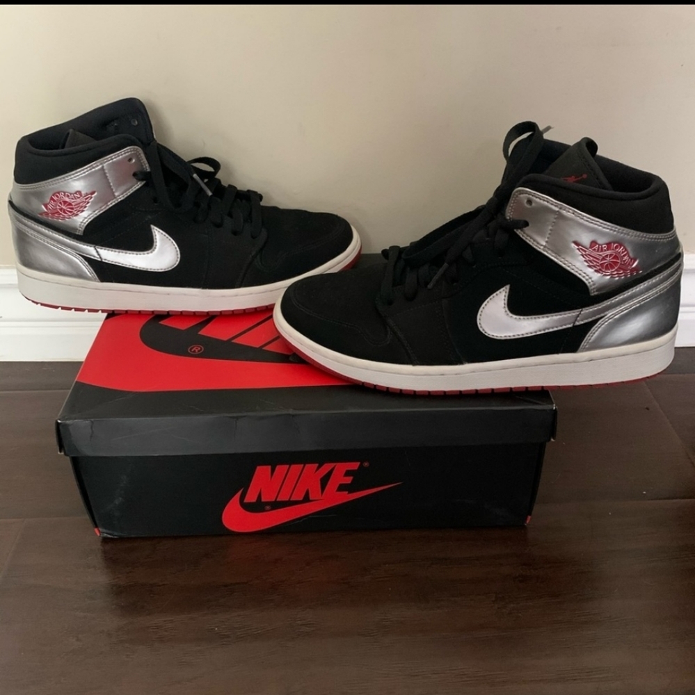 Jordan 1 Mid Johnny Kilroy